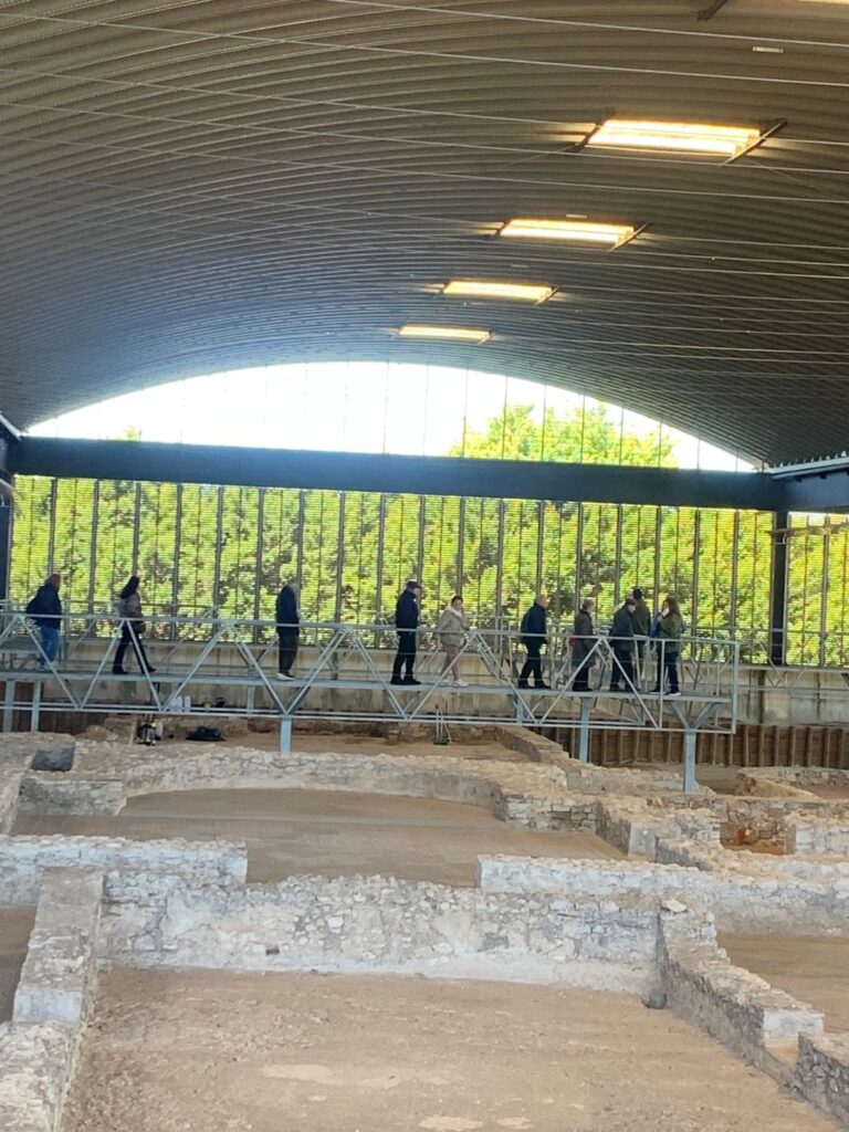 Adultos_mayores_villa_romana