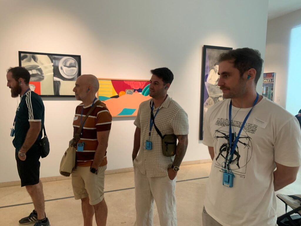grupo utilizando radioguias en la visita